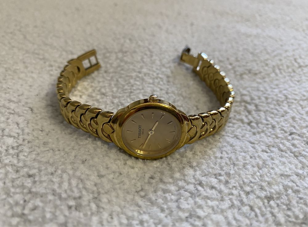 Золотые Женские часы Tissot T38.5.185.21 годинник жіночій