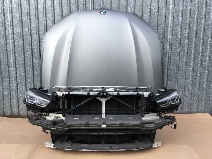 BMW 8 G16  Передня панель, телевізор