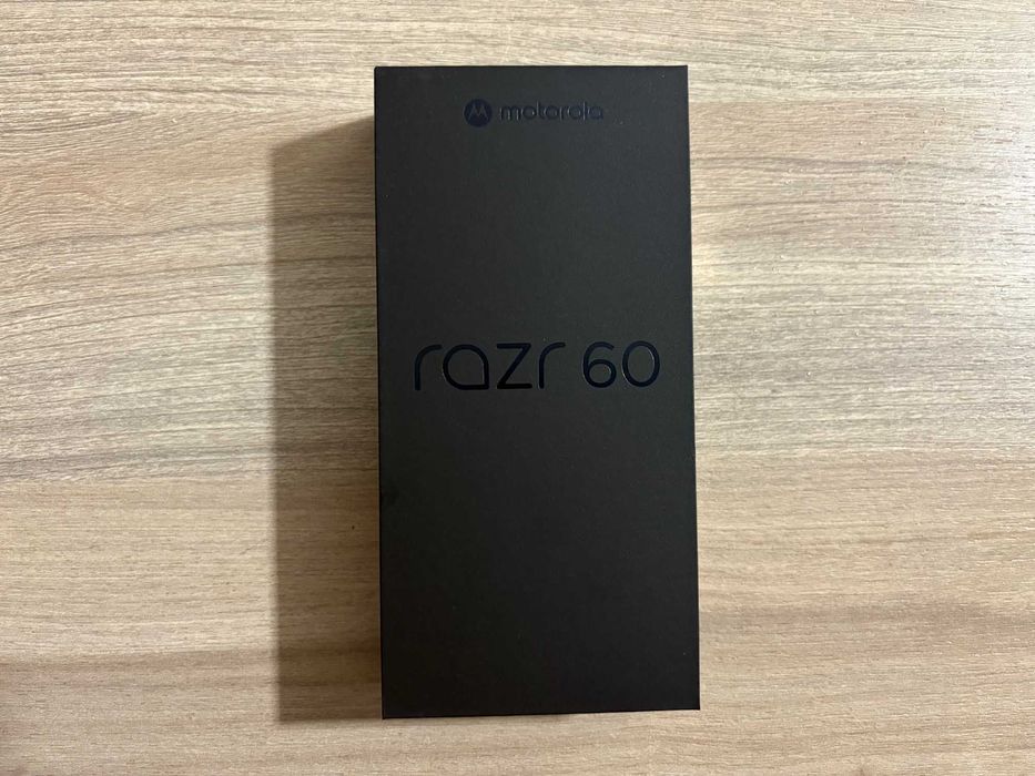 Smartfon Motorola Razr 60 5G 8/256GB Nowy Granatowy Gwarancja 24 mc