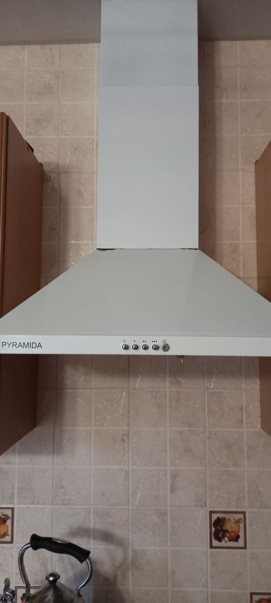 Кухня кутова з мийкою, змішувачем витяжкою і газовою плитою