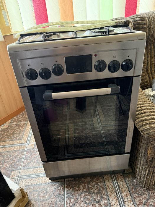 Продам газову плиту з електродуховкою