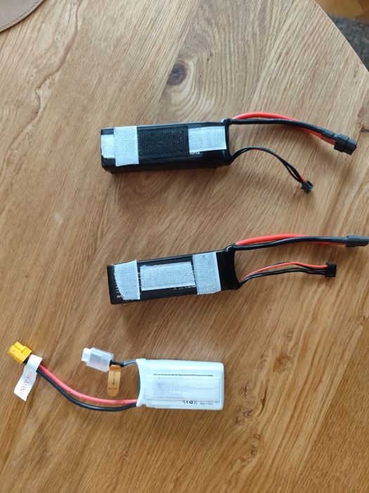 3 baterie li-po 3s 2,200, 1300 mah + pokrowiec