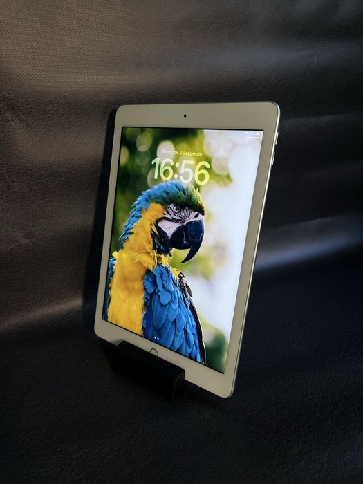 Ipad 9.7 128GB Silver в подарунок захисне скло
