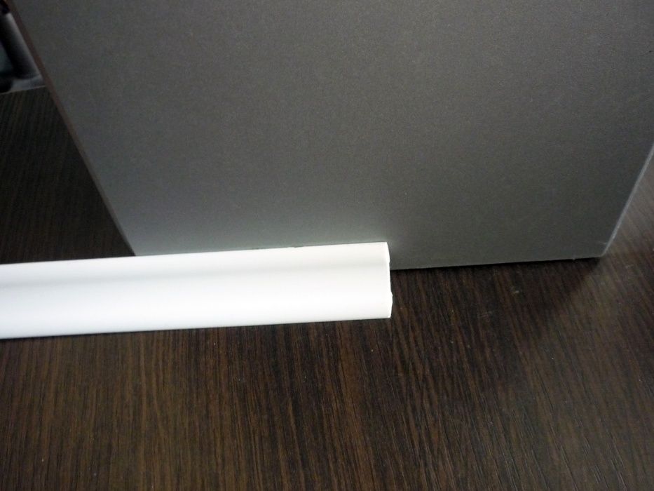 Пластиковый плинтус из ПВХ (декоративная планка)