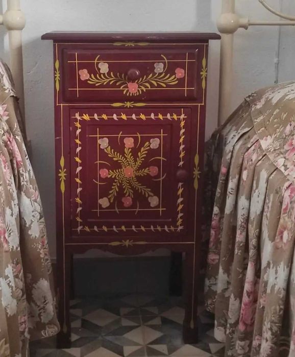 mesa de cabeceira alentejana