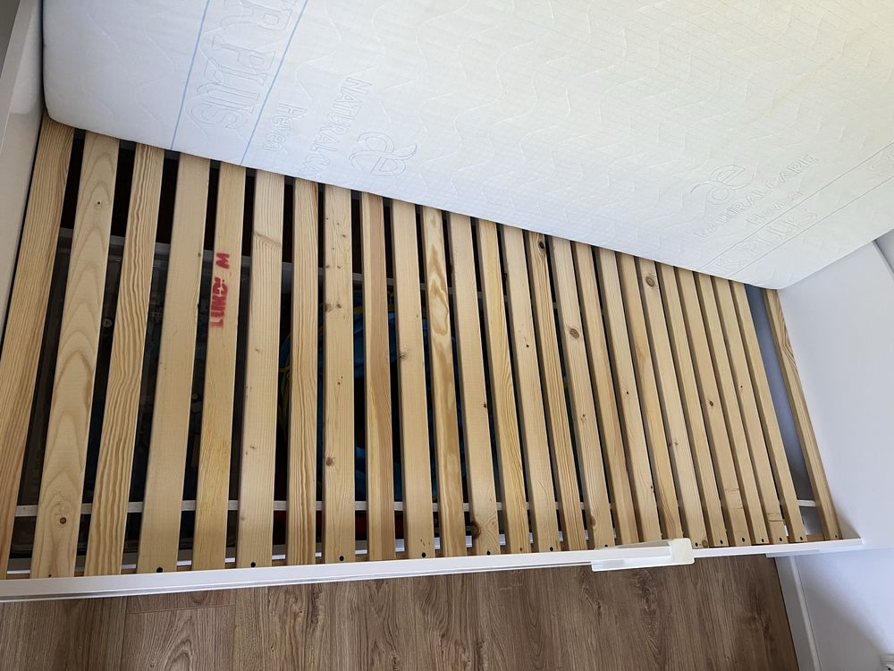 Białe łóżko dziecięce 90x200 + materac Hevea
