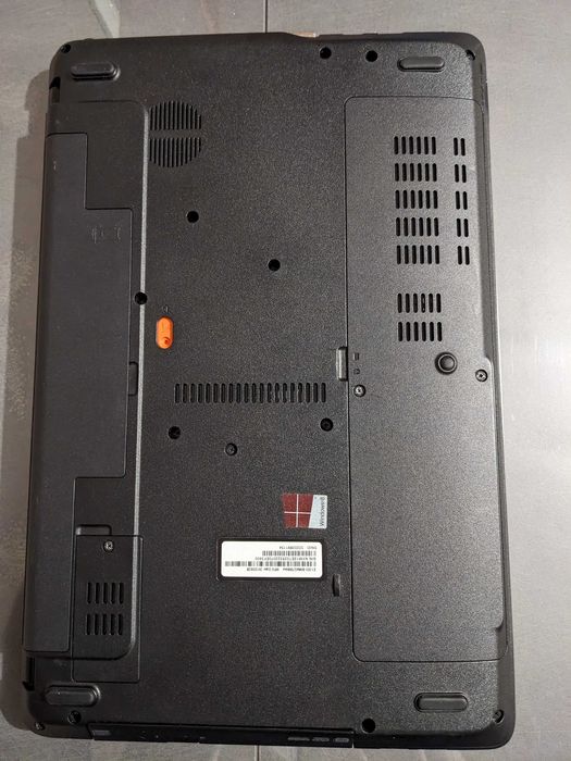 Acer Aspire E1-531. ntel Pentium B960. DDR3 4GB. 120GB SSD