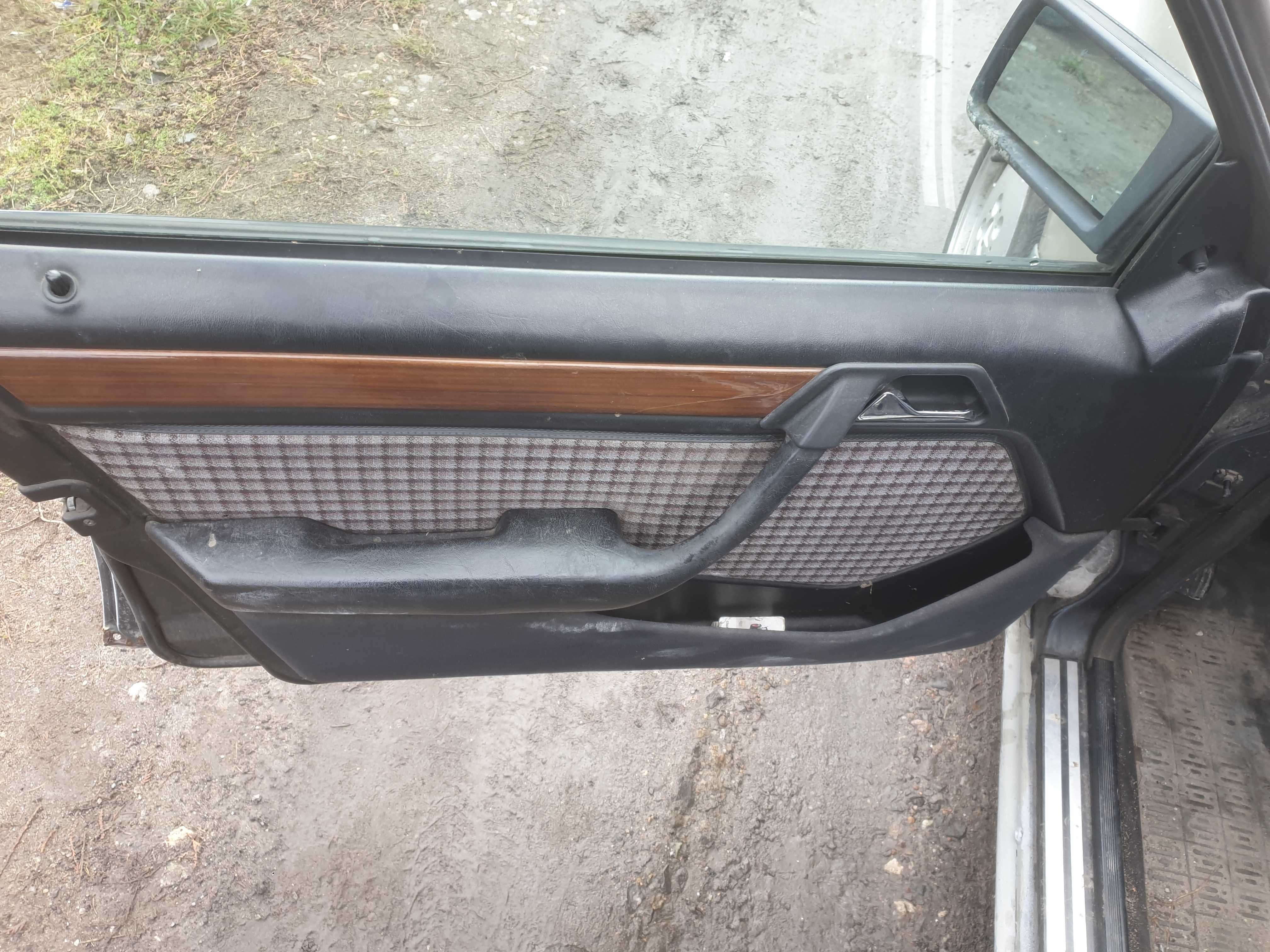 4szt kompletne boczki drzwi sportline mercedes w124 sedan czarne caro