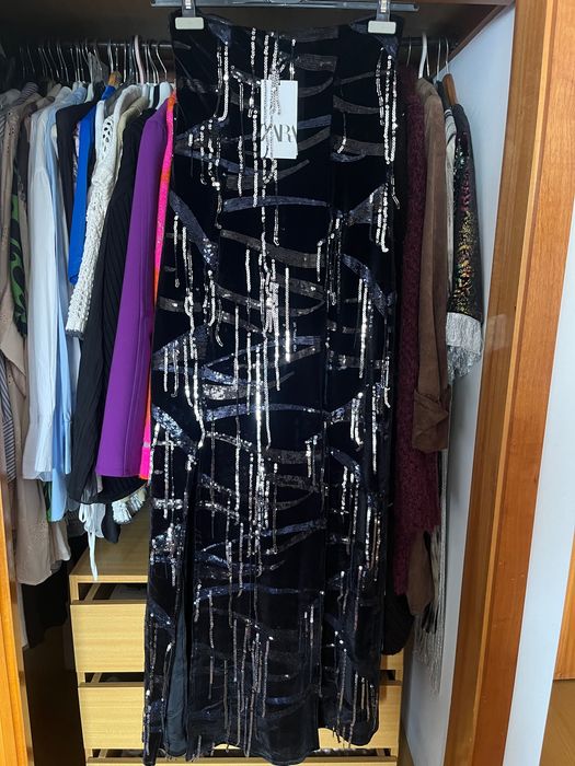 Vestido midi veludo Zara preto