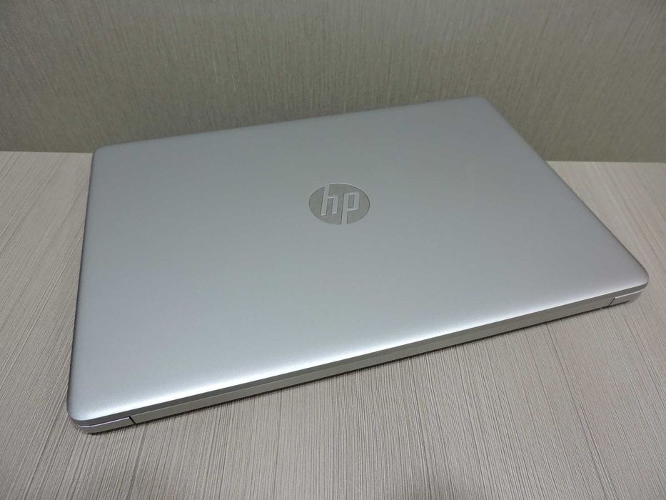 Шестиядерный HP /15.6" /Core i3-1215U/ОЗУ 16GB/SSD 256/UHD