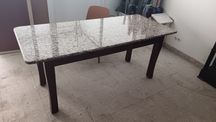 Mesa com tampo em pedra