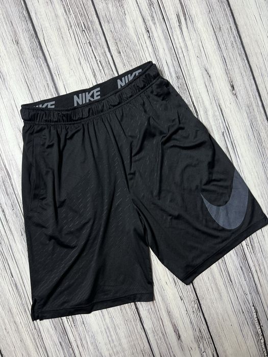 Nike Шорты оригинал чёрные L размер