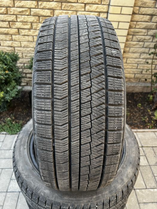 Шини 235/45/R17 Bridgestone Blizzak Ice