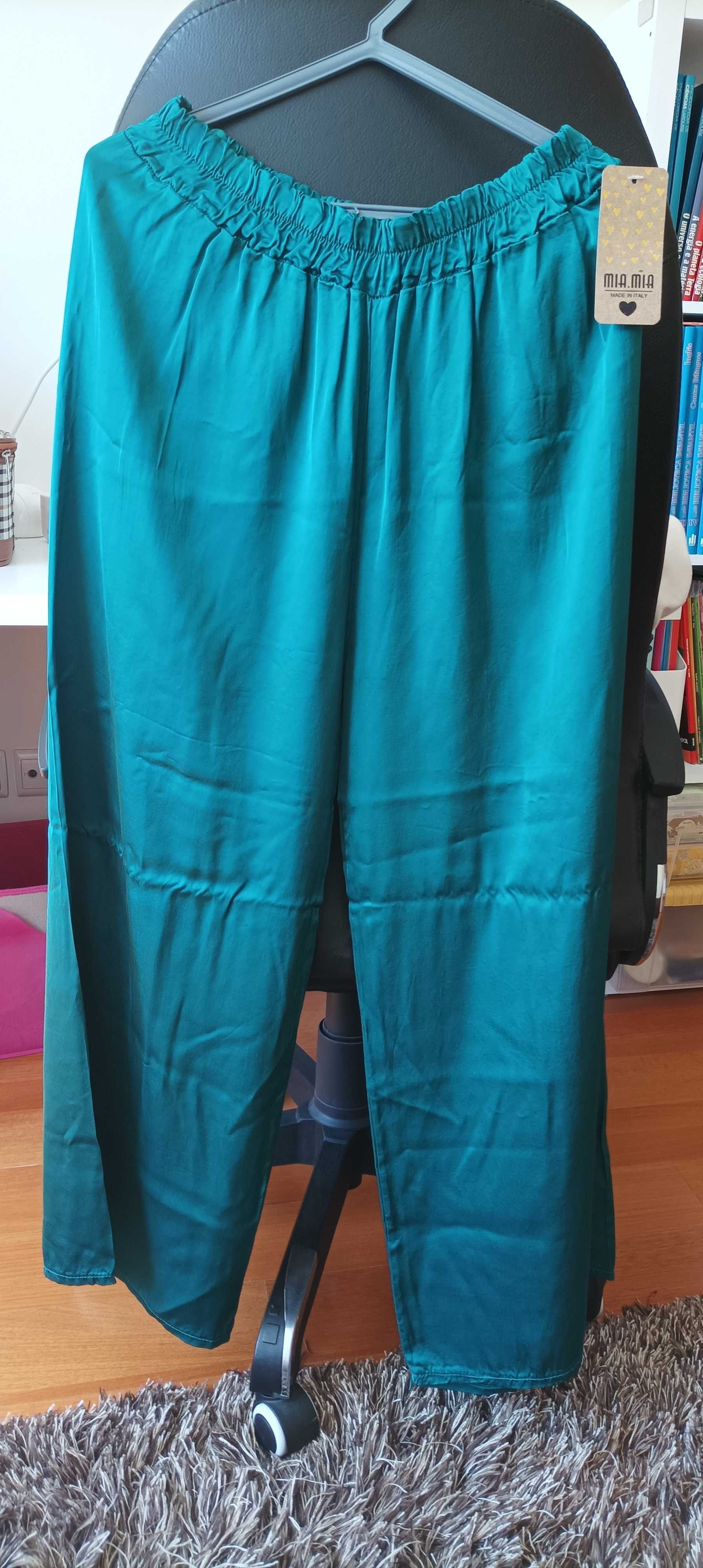 Calça em viscose acetinada