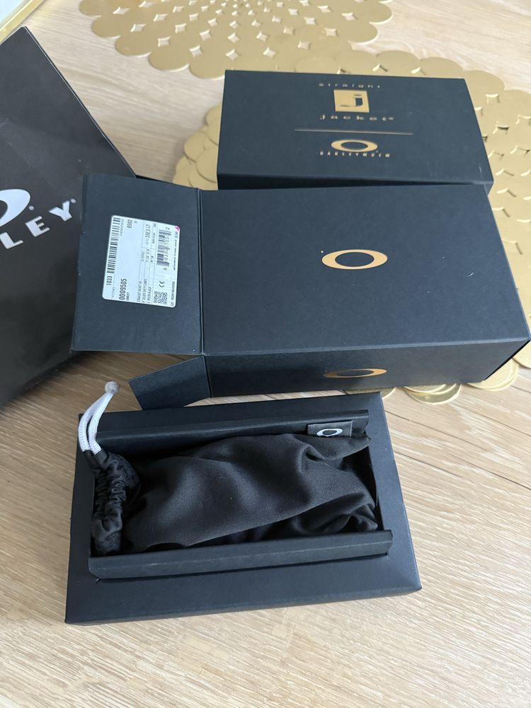 Oakley MUZM Straight Jacket 99