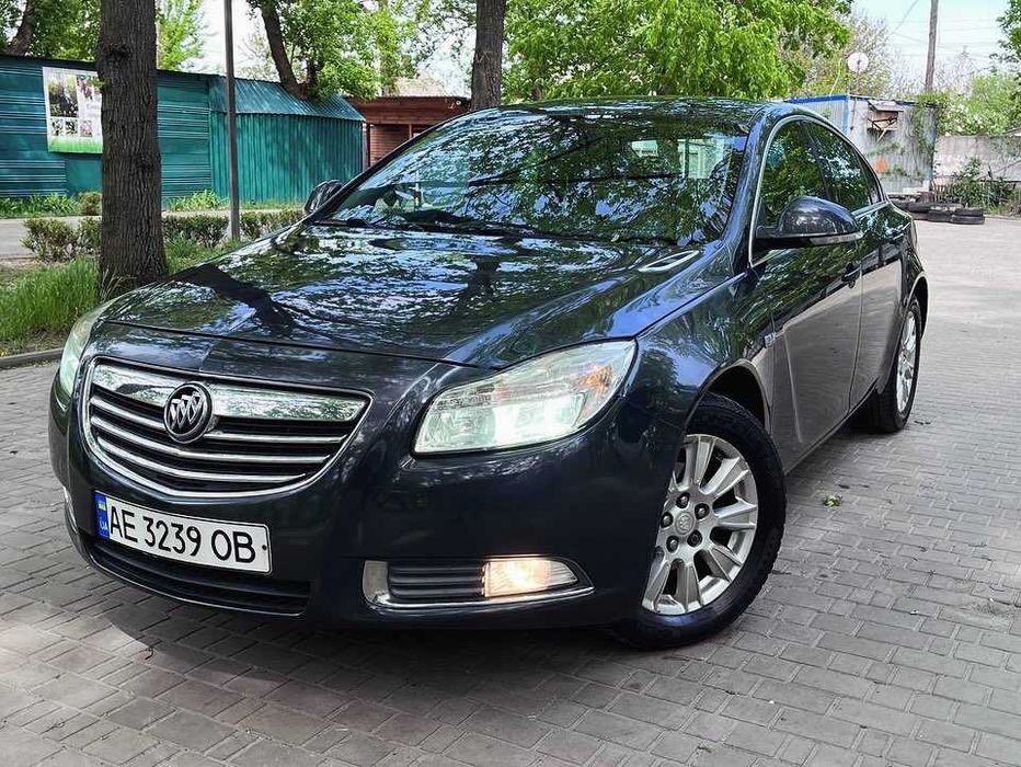 Чудовий автомобіль представницького класу Buick Regal 2013 року