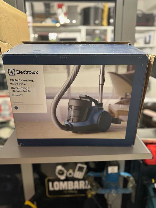 Odkurzacz bezworkowy Electrolux Ease C2 komplet