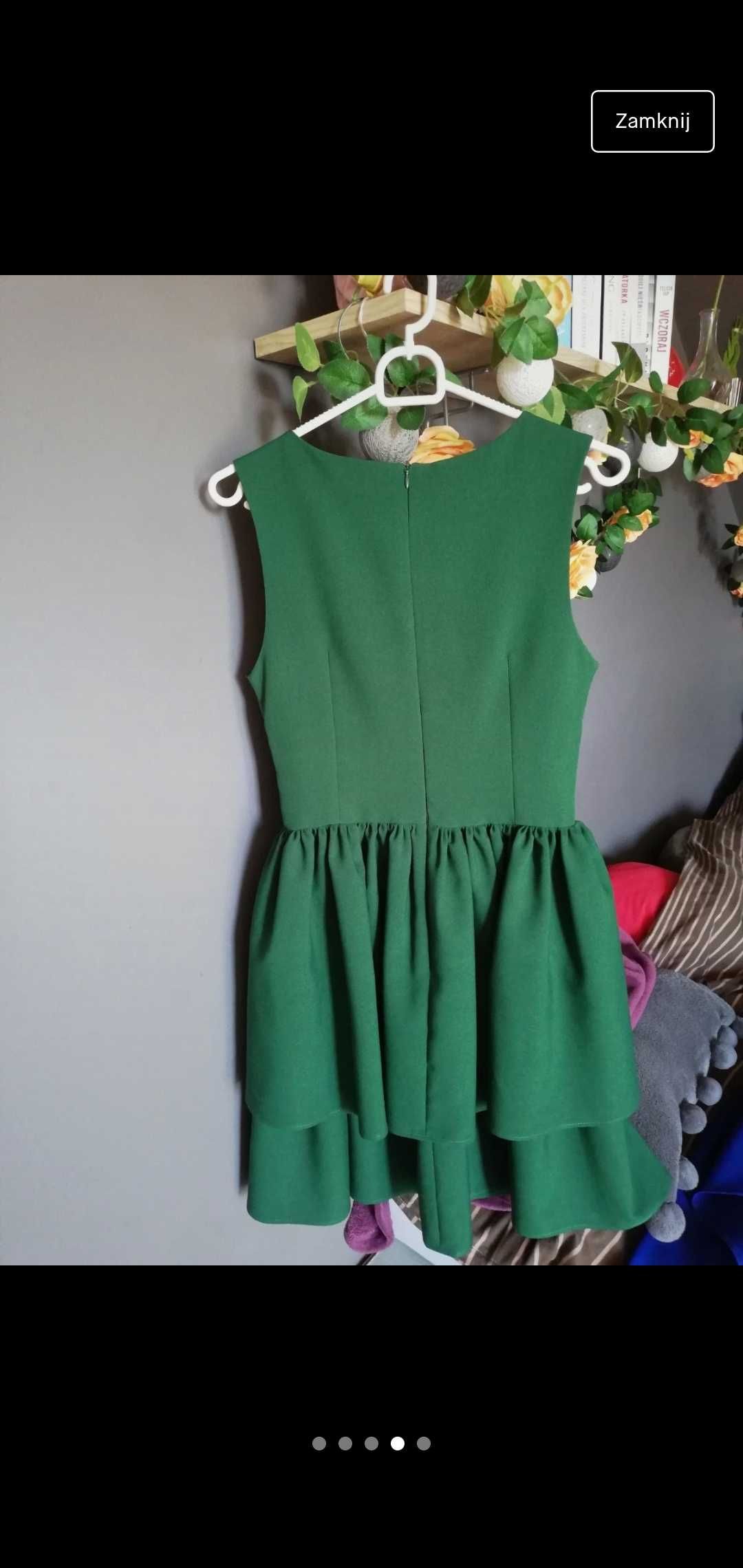 Piękna sukienka mini na imprezę w kolorze butelkowej zieleni