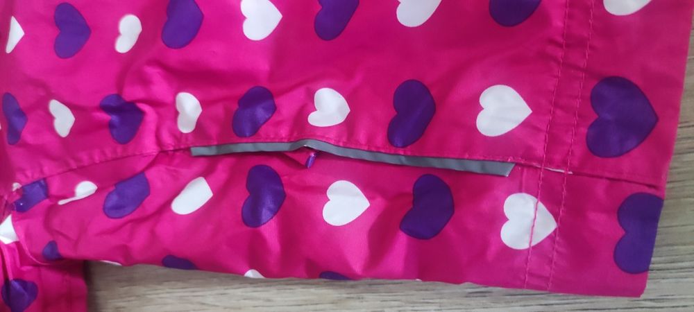 Kurtka dziewczęca 2-3 lata 86-104
Zamek i rzepy działają. Stan idealny