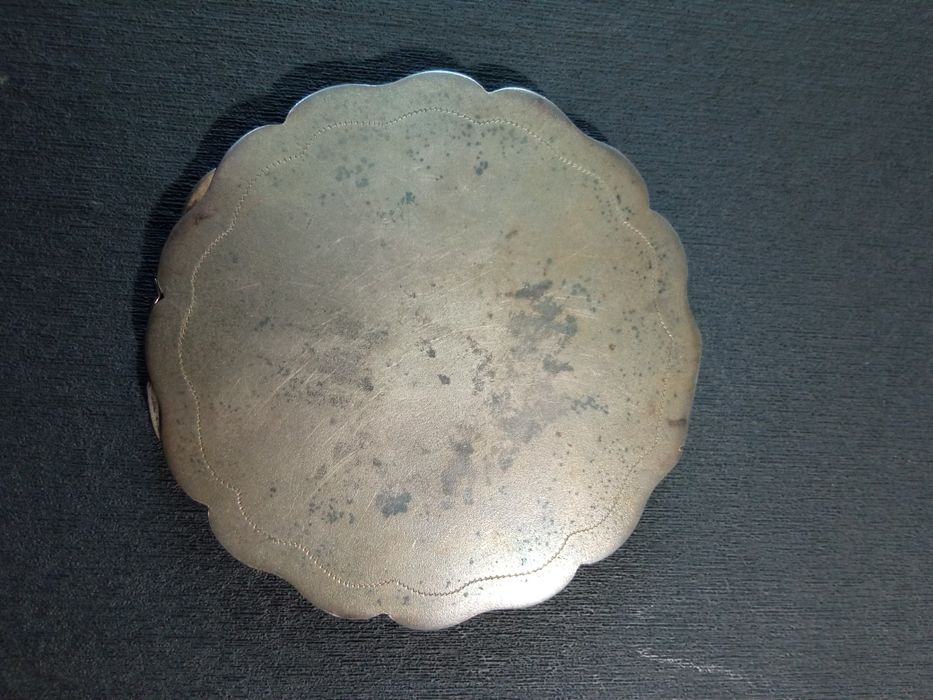 Puderniczka srebrna próba srebra 800. Bardzo stara.