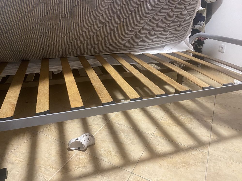Estrado de cama de solteiro