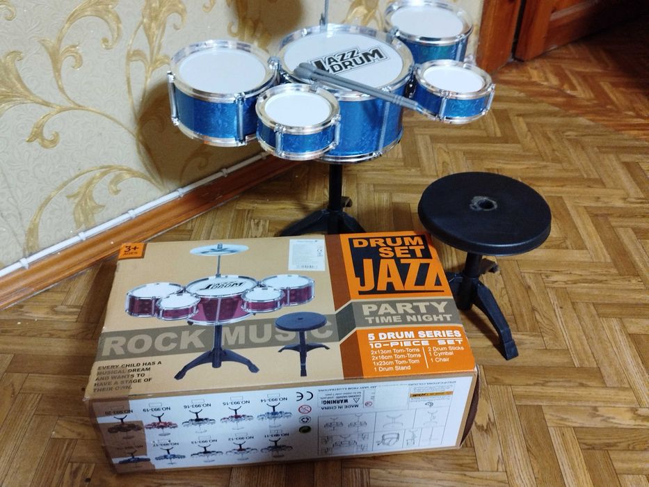 Барабанная установка детская.