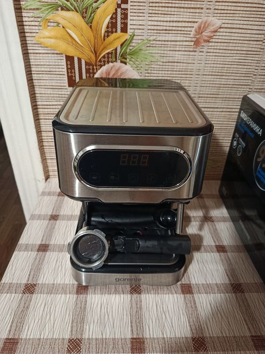 Кавоварка ріжкова Gorenje ESCM15DBK
