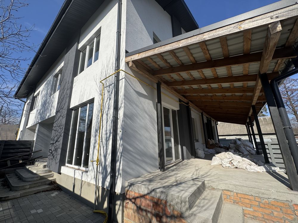 Готовий будинок-квадрекс з документим і мінімальним оформленням