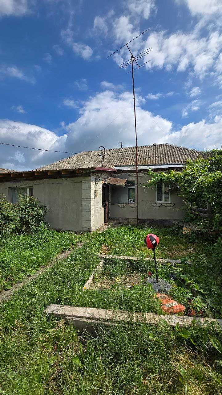 Продається будинок у районі центрального ринку.