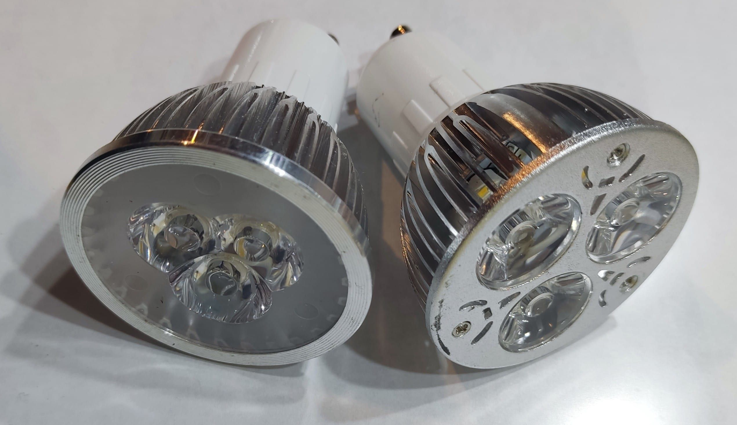 Lâmpadas LED GU10, GU5.3, E27 e E14