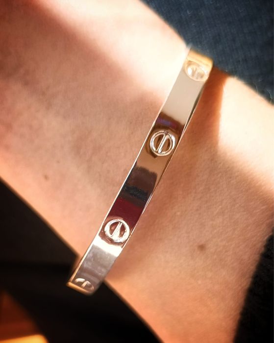 Pulseira minimalista prateada