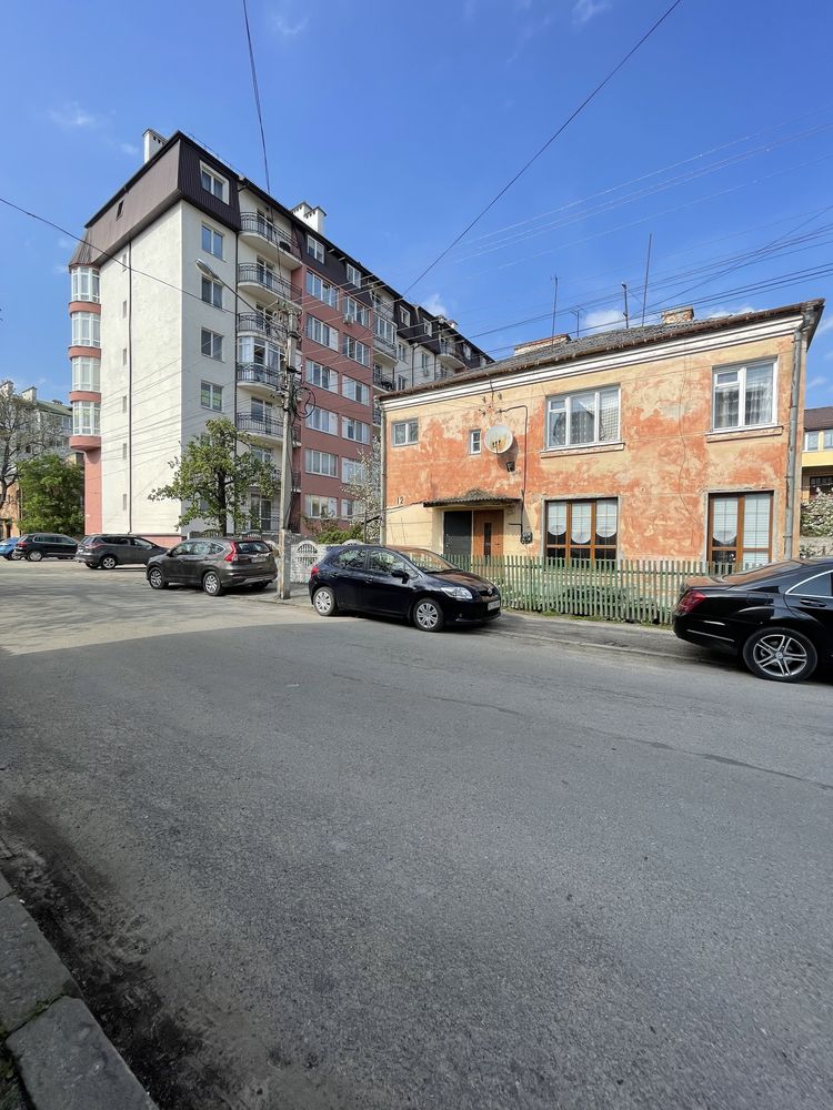 Самий центр - подобово. 2х  апартаменти в будинку з власним подвір’ям