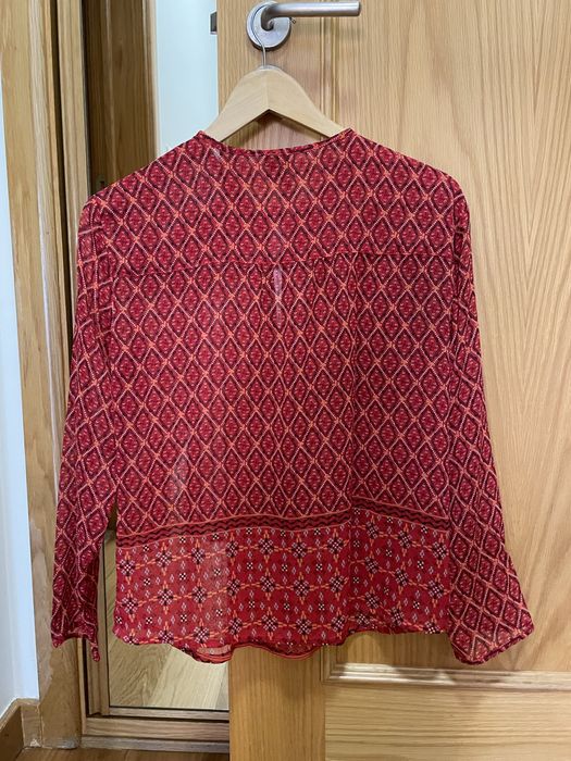 Blusa vermelha de festa da Mango