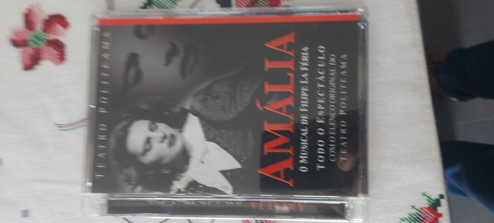 Vendo 2 DVDs de musicais