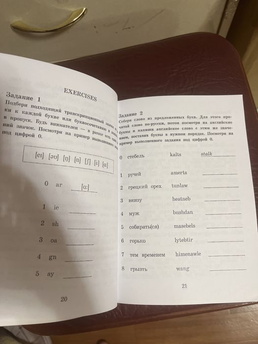Английская книга «Дюймовочка«
