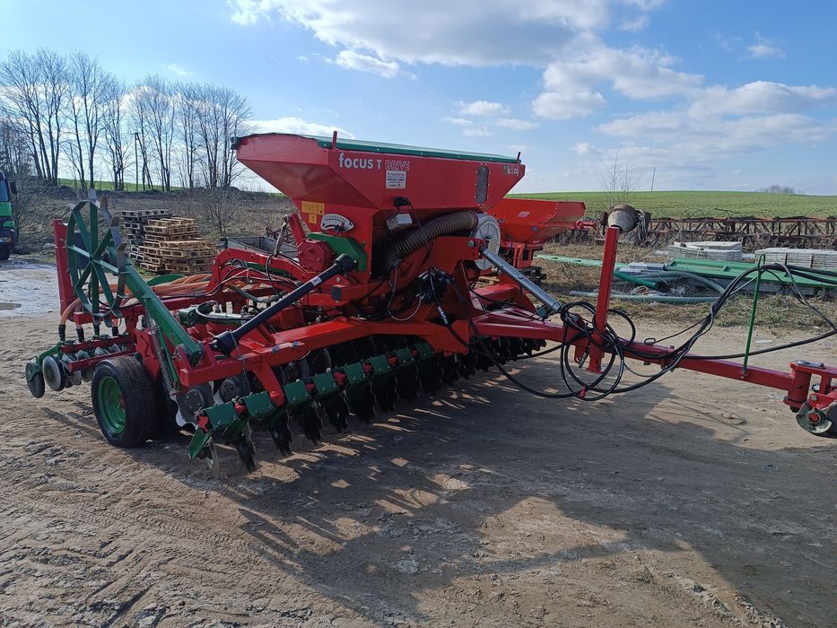 Agregat uprawowo-siewny, Unia Focus siewnik, talerzówka 2 maszyny w 1.
