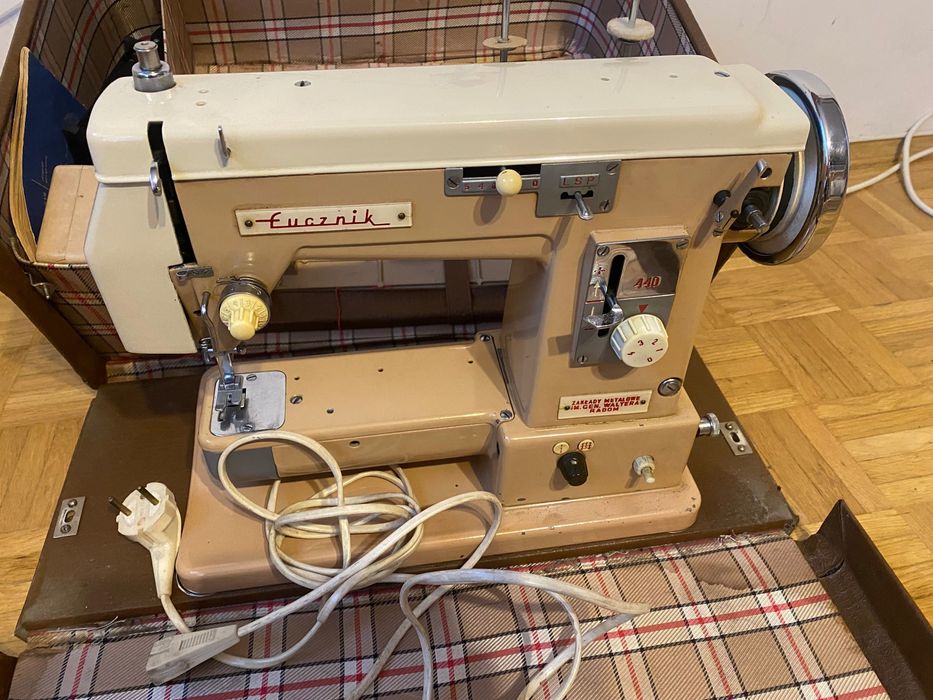 Maszyna do szycia Łucznik w walizce