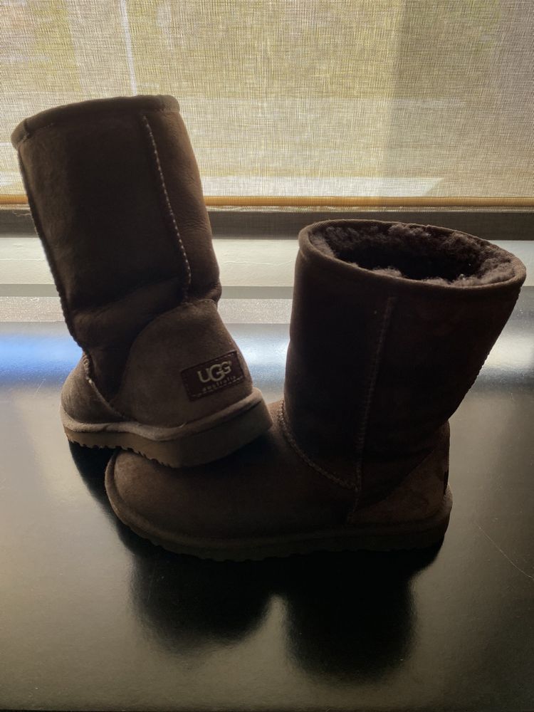 Bota Ugg Castanha