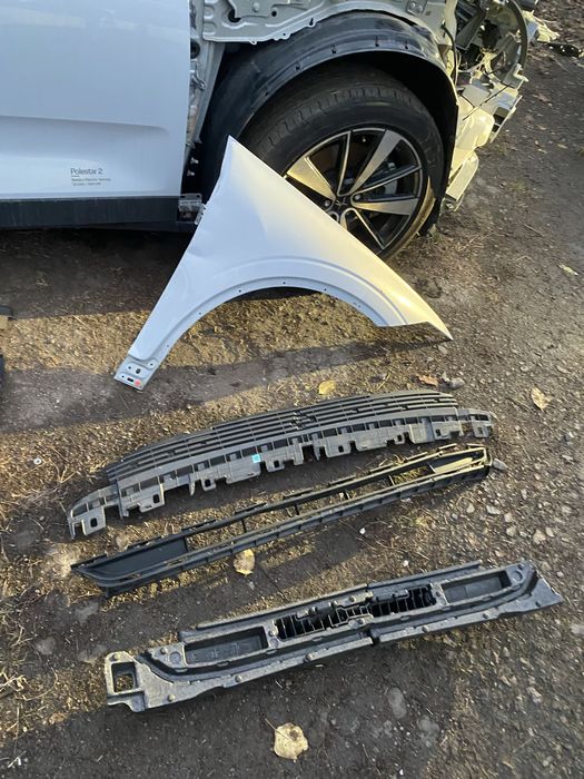 Пластик дніща Полестар 2  пластик морди Polestar 2 пластик салону