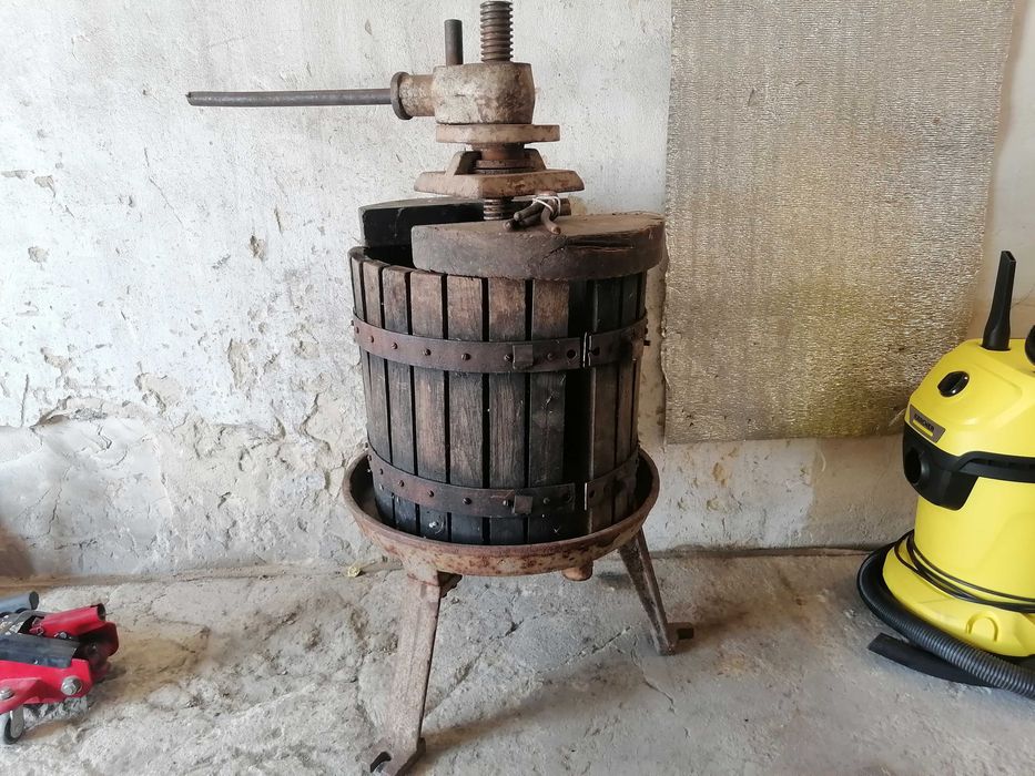 Пресс для винограда чугунный