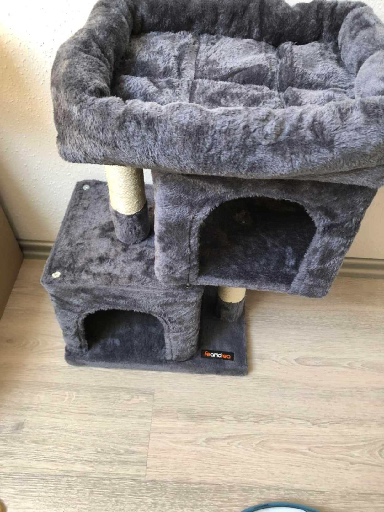 Kompaktowy drapak budka domek wygodny z legowiskiem 67 cm