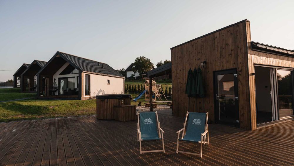 Tulichatki- domki w Beskidach z widokiem na jezioro