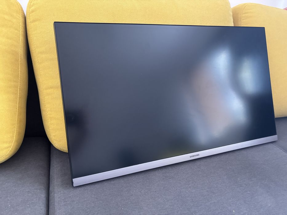 Monitor Samsung 28 - pięknięta matryca
