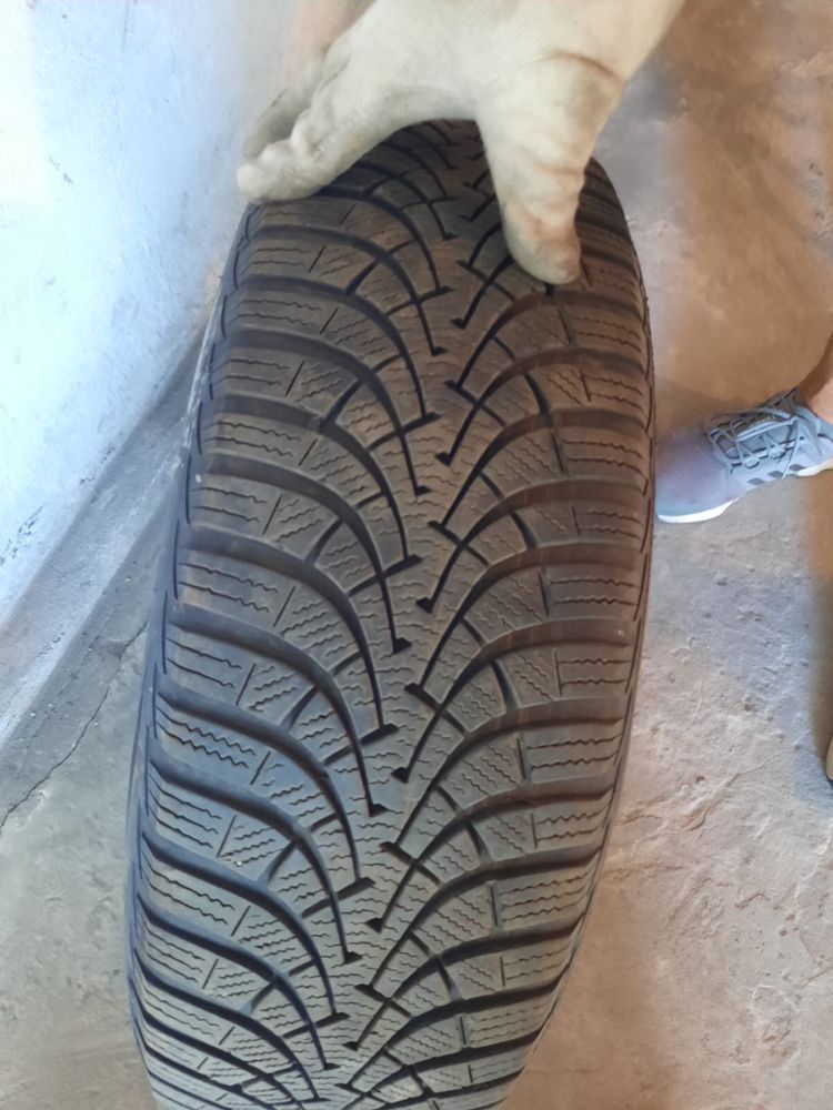Sprzedam Opony wielosezonowe Goodyear r15 195/65