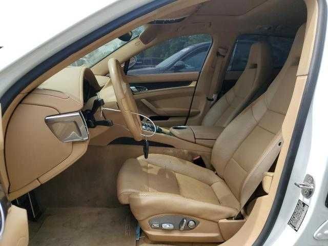 Porsche Panamera 3.0 Hybrid z 2013 roku, model USA.