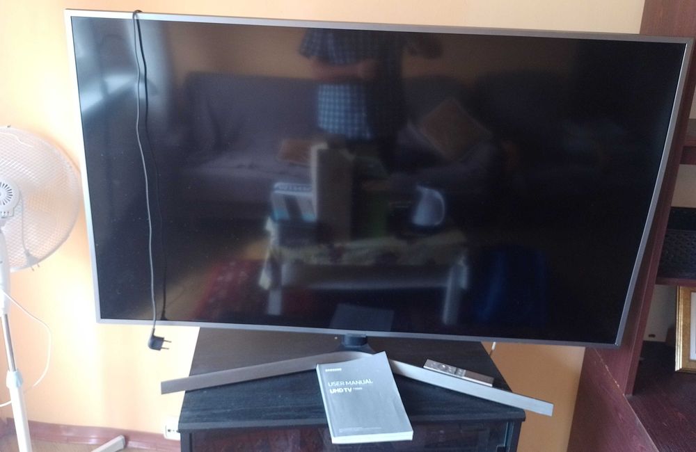 Sprzedam telewizor Samsung UHD TV 7 Series