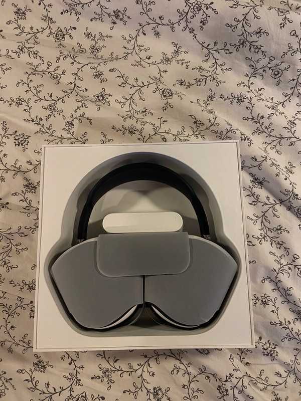 Czarne air pods max