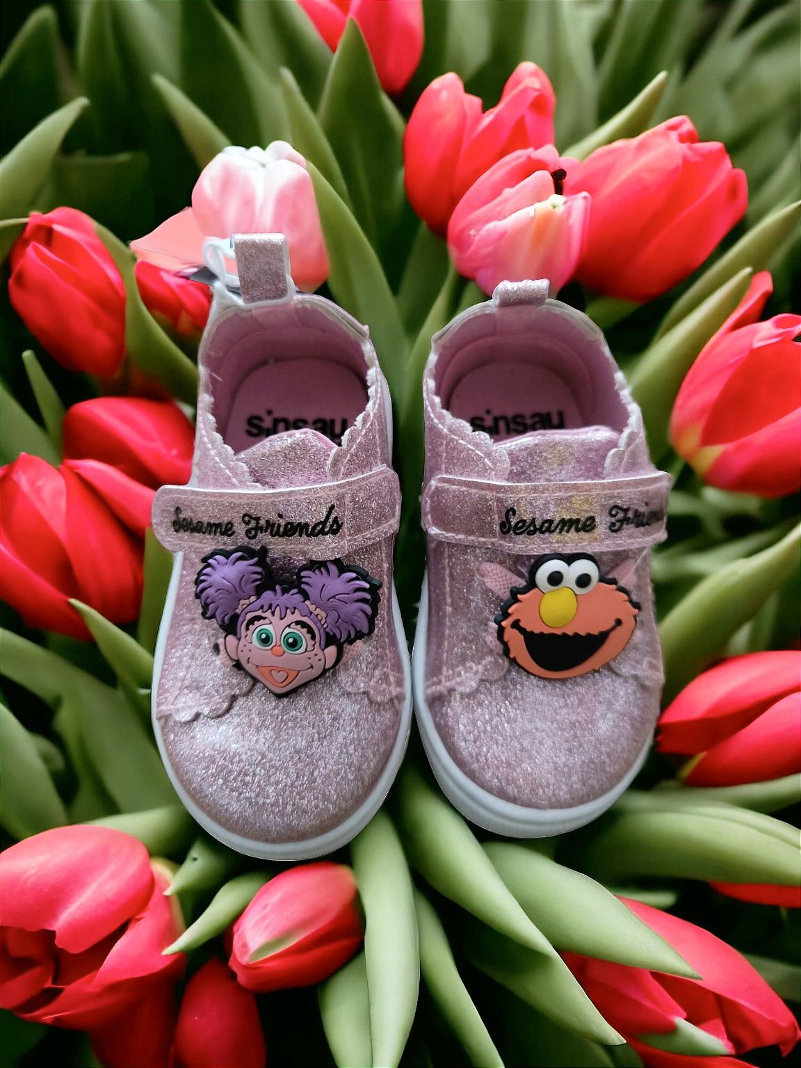 Przepiękne buciki na rzepy brokatowe w stokrotki ulica Sezamkowa