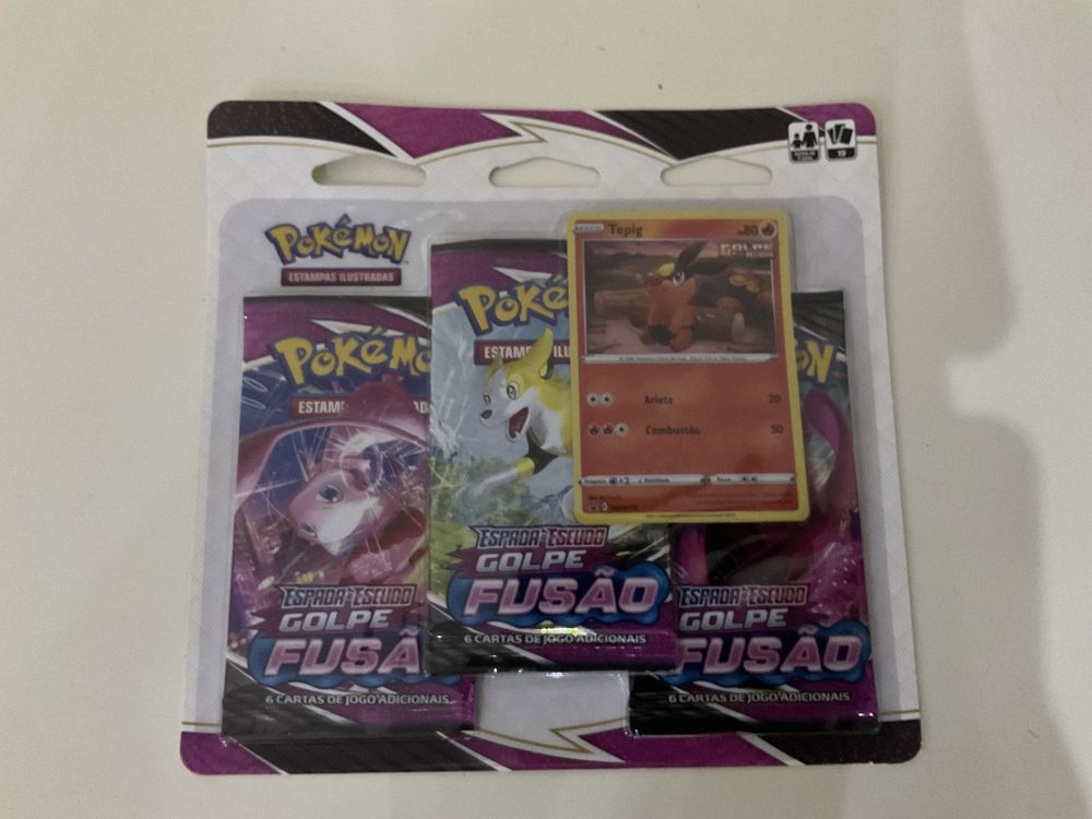 Blister 3 Boosters Cartas Pokemon Golpe de Fusão (Fusion Strike) Novo