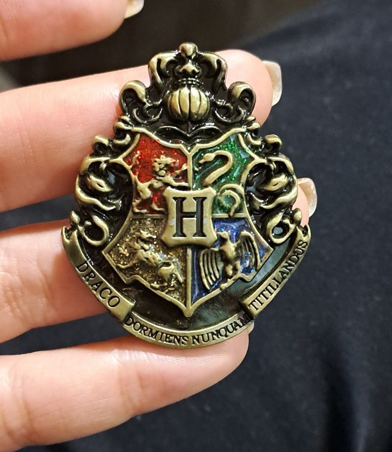 Значок harry potter Hogwarts school Гриффиндор пины металлические